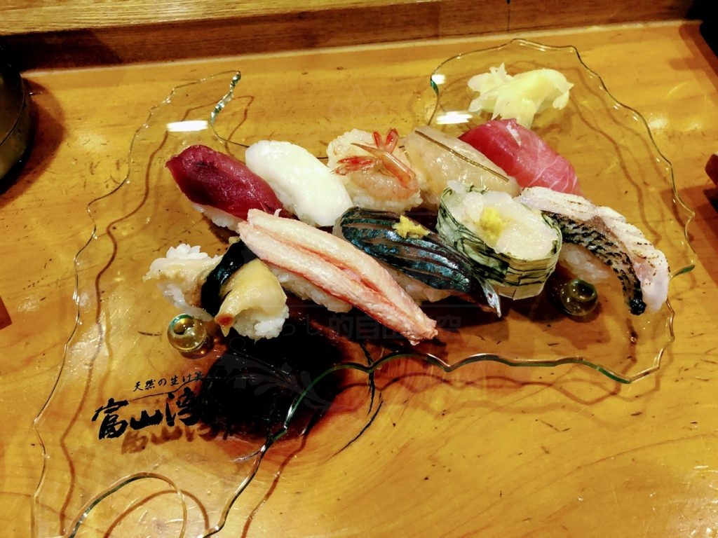 2020日本北陸親子自由行~DAY1-2 今天只有享用富山灣鮨的行程，沒想到寒鰤魚料理更讓人驚艷！好吃到眼鏡都掉了